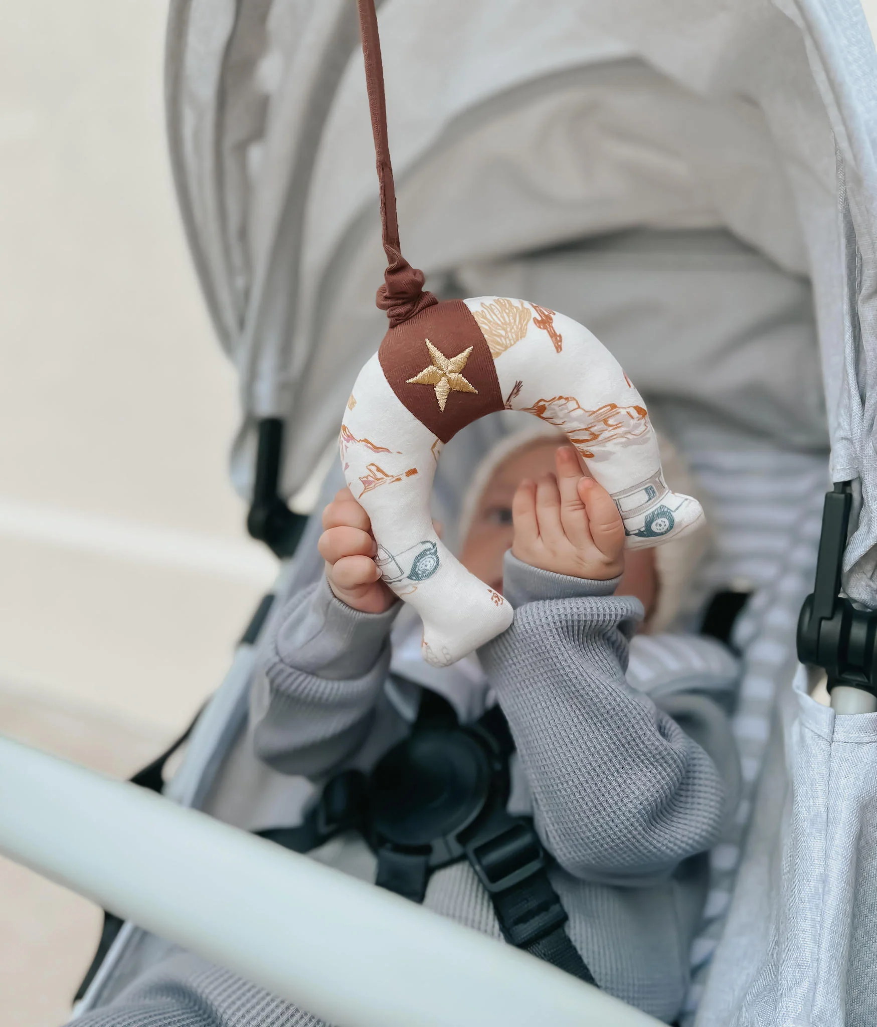 Horseshoe Stroller Toy - Canyon - Image 2